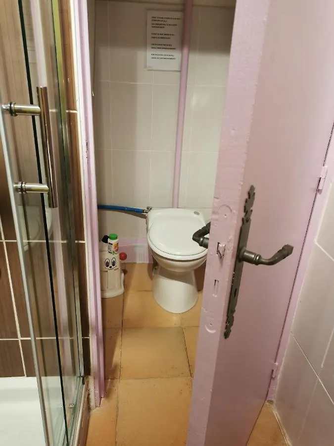 Penzion Appartement En Sous Sol De Villa Avec Acces Jardin Et Piscine Marseille Francie