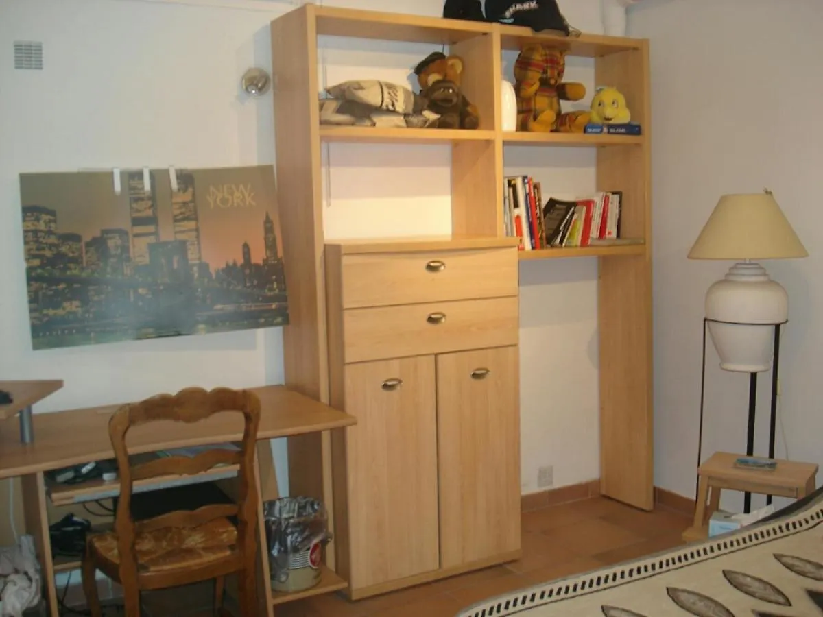 Penzion Appartement En Sous Sol De Villa Avec Acces Jardin Et Piscine Marseille