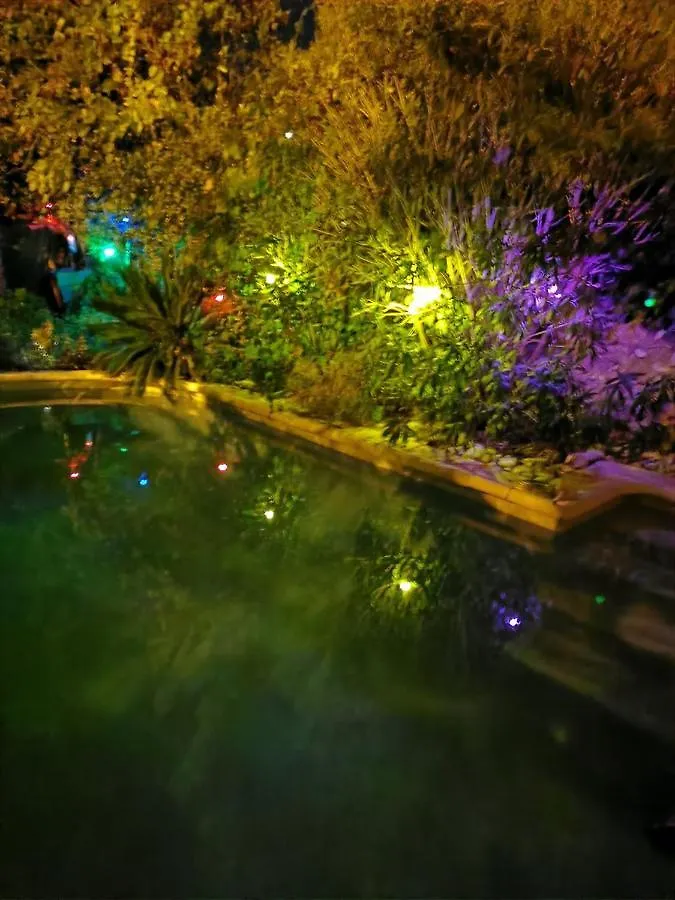Appartement En Sous Sol De Villa Avec Acces Jardin Et Piscine Marseille 0*,  Francie