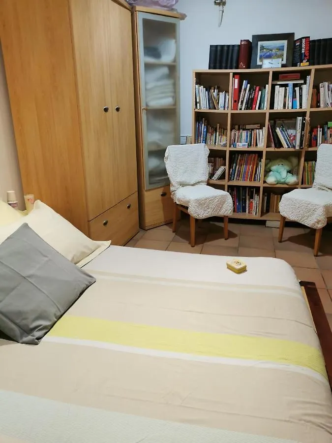 Appartement En Sous Sol De Villa Avec Acces Jardin Et Piscine Marseille Penzion