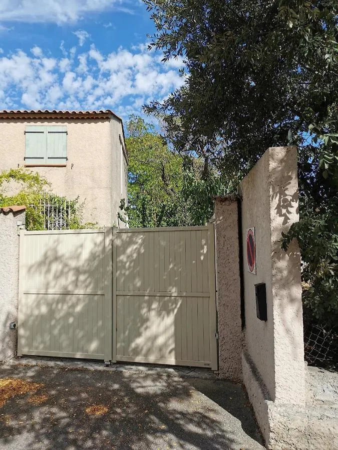 Penzion Appartement En Sous Sol De Villa Avec Acces Jardin Et Piscine Marseille