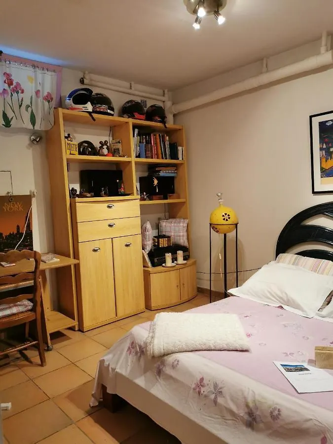 Penzion Appartement En Sous Sol De Villa Avec Acces Jardin Et Piscine Marseille