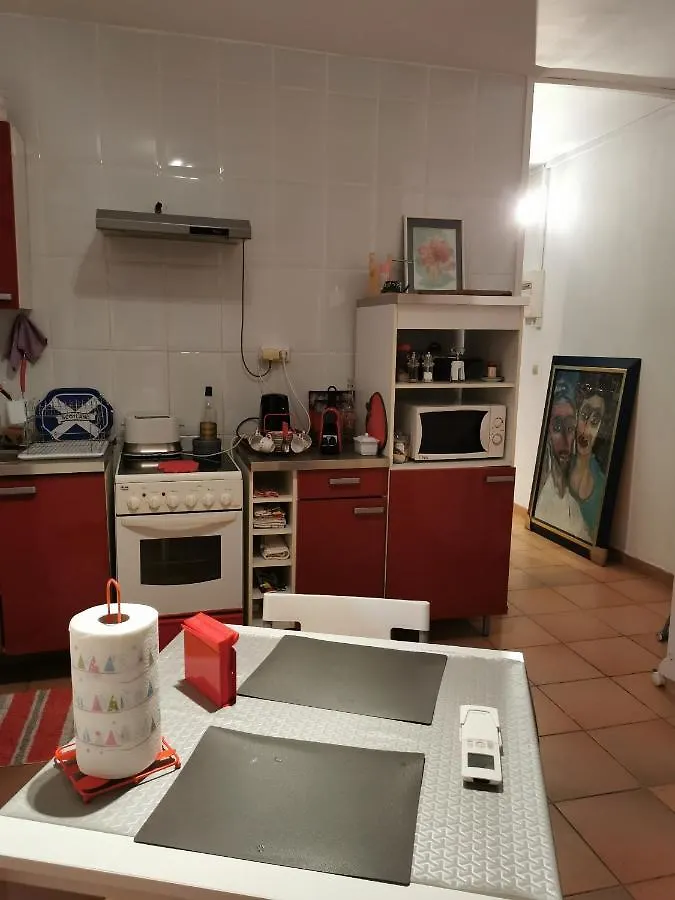 Appartement En Sous Sol De Villa Avec Acces Jardin Et Piscine Marseille Penzion