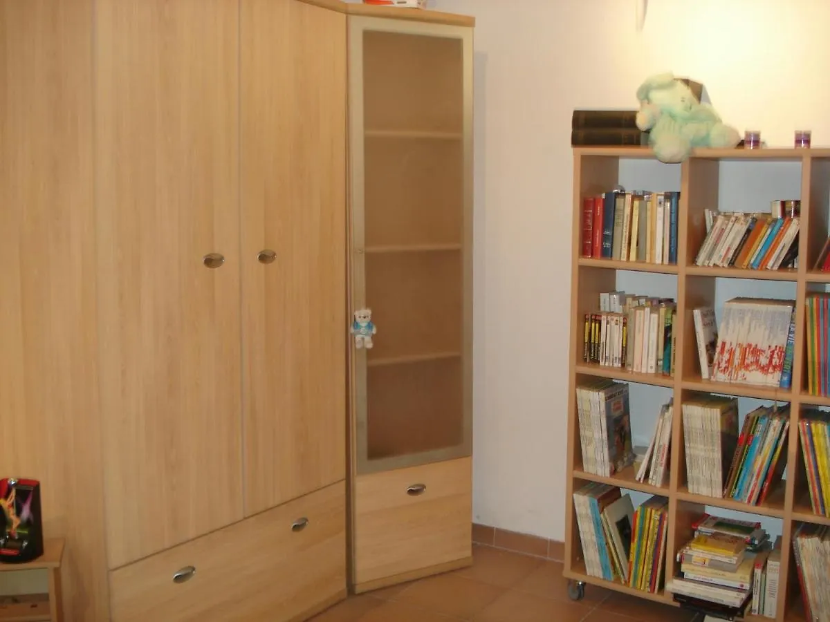 Appartement En Sous Sol De Villa Avec Acces Jardin Et Piscine マルセイユ ゲストハウス