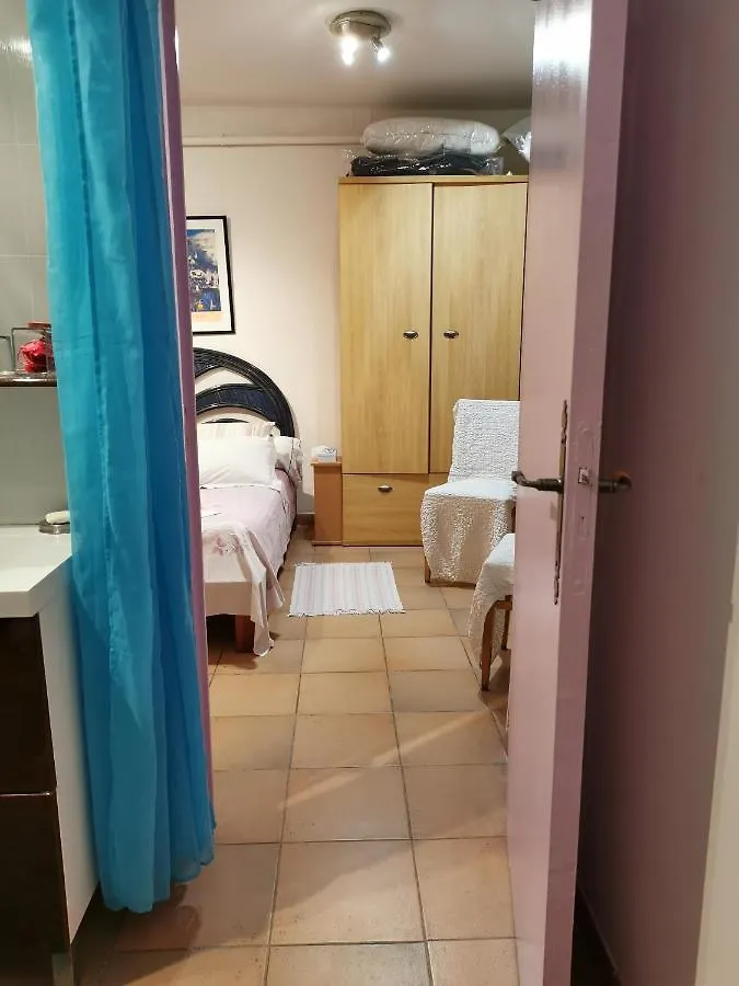 ゲストハウス Appartement En Sous Sol De Villa Avec Acces Jardin Et Piscine マルセイユ