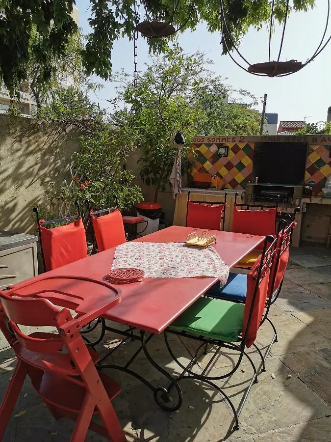 Appartement En Sous Sol De Villa Avec Acces Jardin Et Piscine マルセイユ 0*,  フランス