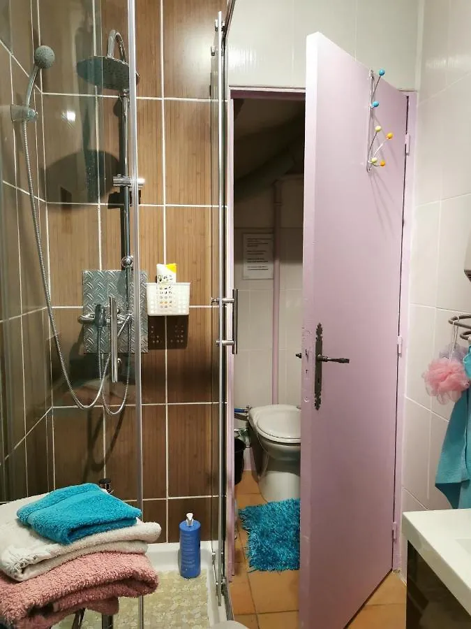 Appartement En Sous Sol De Villa Avec Acces Jardin Et Piscine マルセイユ ゲストハウス